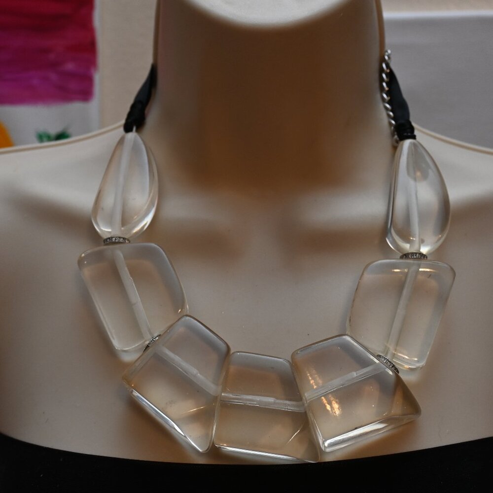 Clear Resin Statement Necklace chunky lucite geometric ribbon modernist - Picture 2 of 7